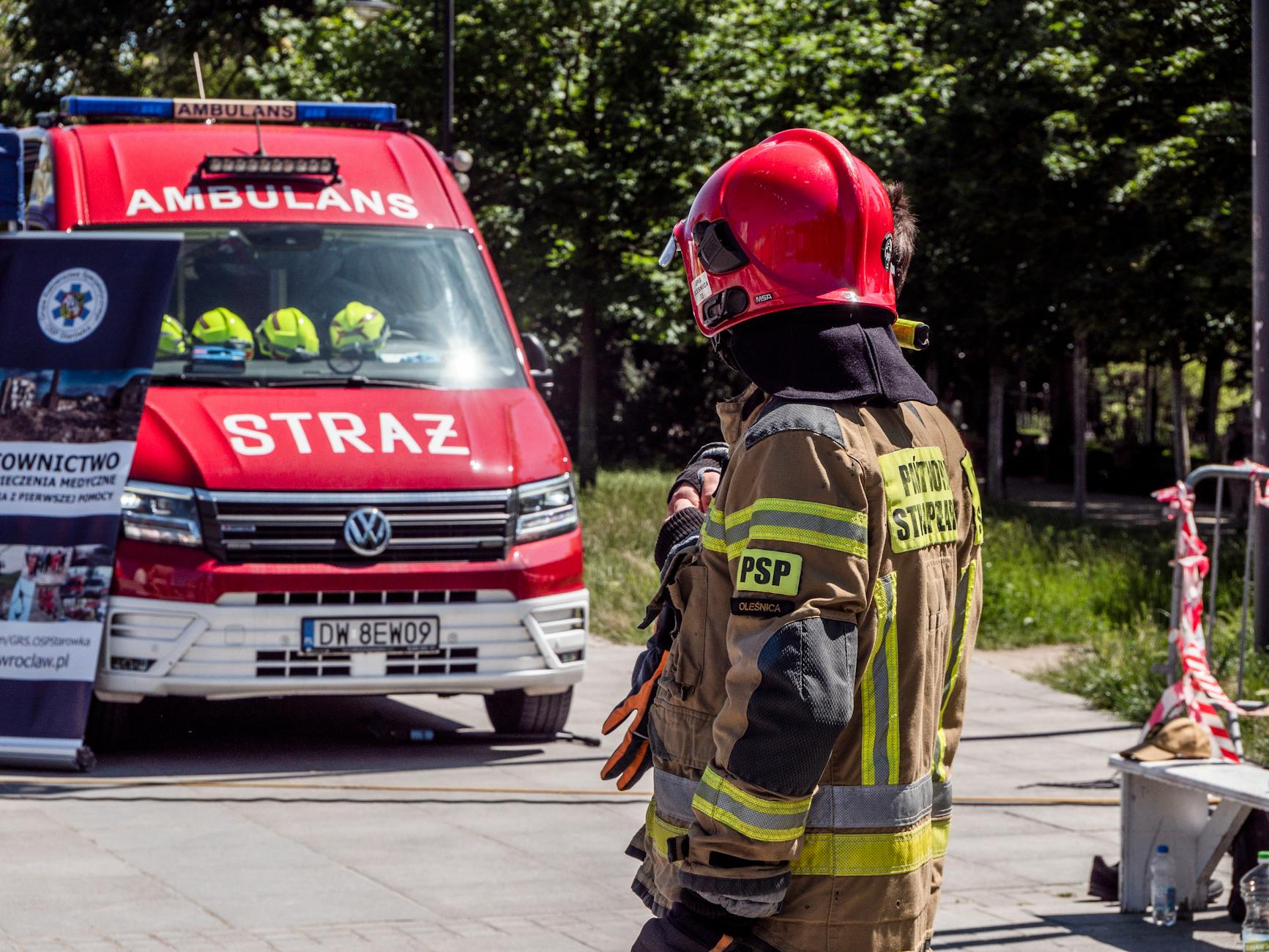 Logo Urzędu Miasta Knurów z informacją o naborze wniosków na dotacje dla organizacji pozarządowych